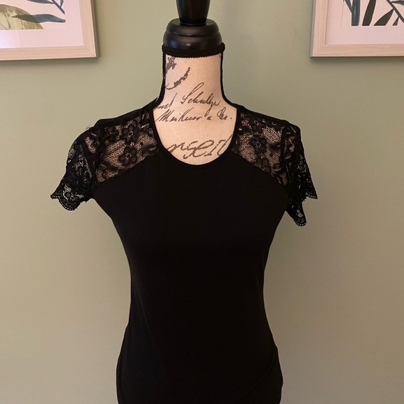 Elegant Black Lace Sleeve Top - Picture 1 of 5
